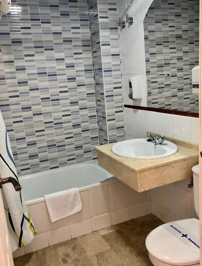 Hostal Dianes Nerja Apartamento